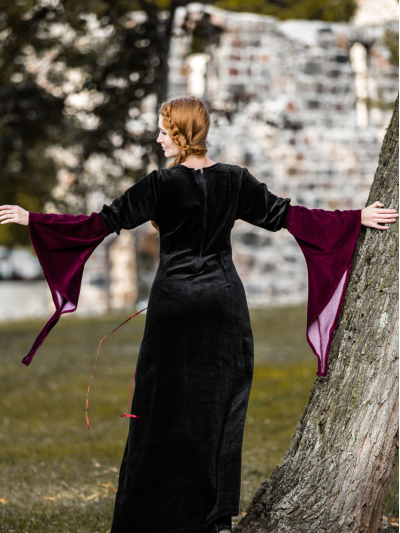 Trollfelsen Mittelalter Kleid Leo Carbone Circe schwarz rot5